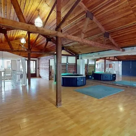 Loft Rustique Avec Vaste Sejour Et 6 Chambres Profondeville
